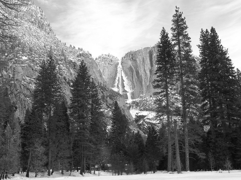 20110220-21_Yosemite 114.JPG - I had to cancel a snow  camping trip that weekend. Snow is a good thing, 7 feet of new snow is too much of a good thing...